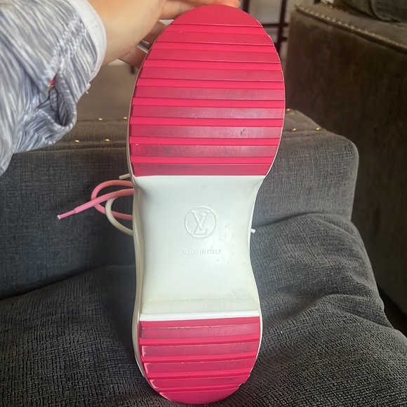 Signature LV detail on white with pink sneakers size 9 - Picture 4 of 7